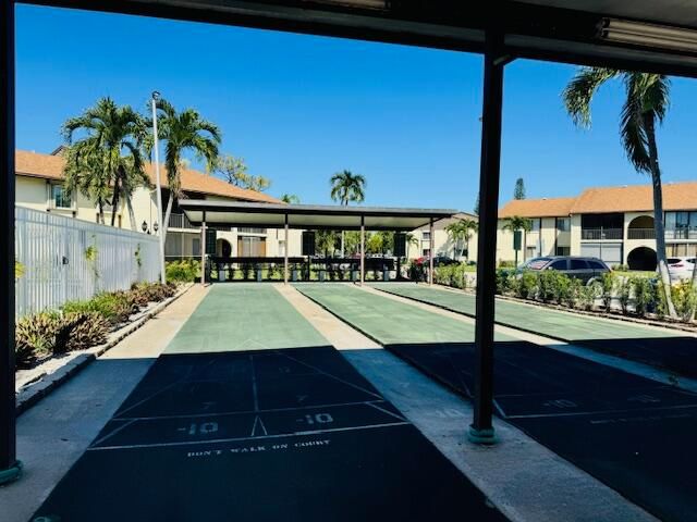 For Sale: $169,900 (1 beds, 1 baths, 682 Square Feet)