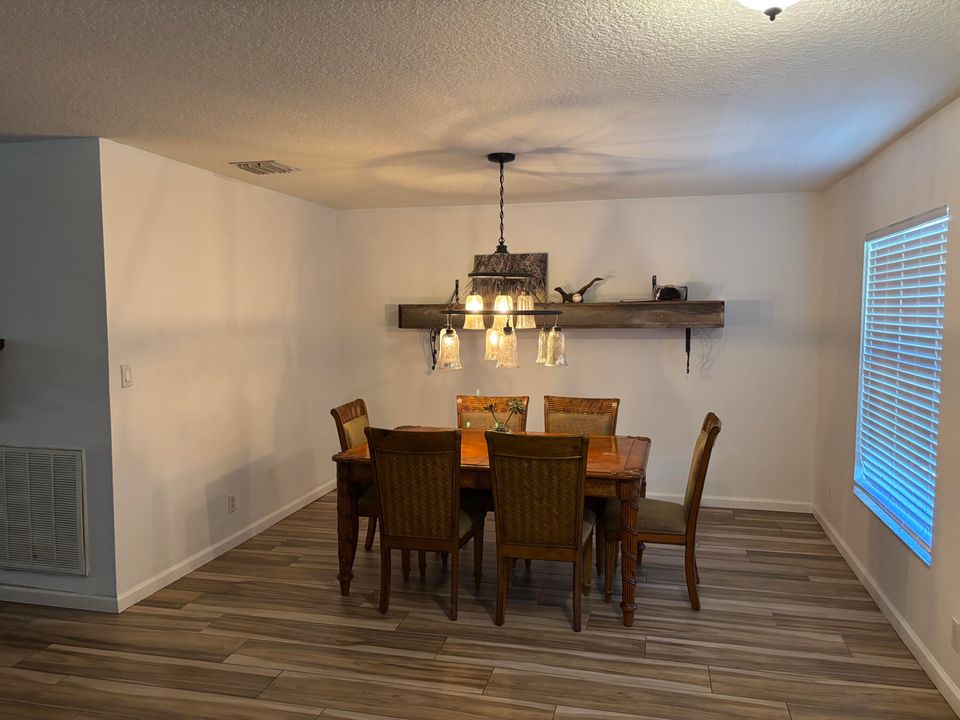 For Sale: $399,900 (4 beds, 2 baths, 2274 Square Feet)