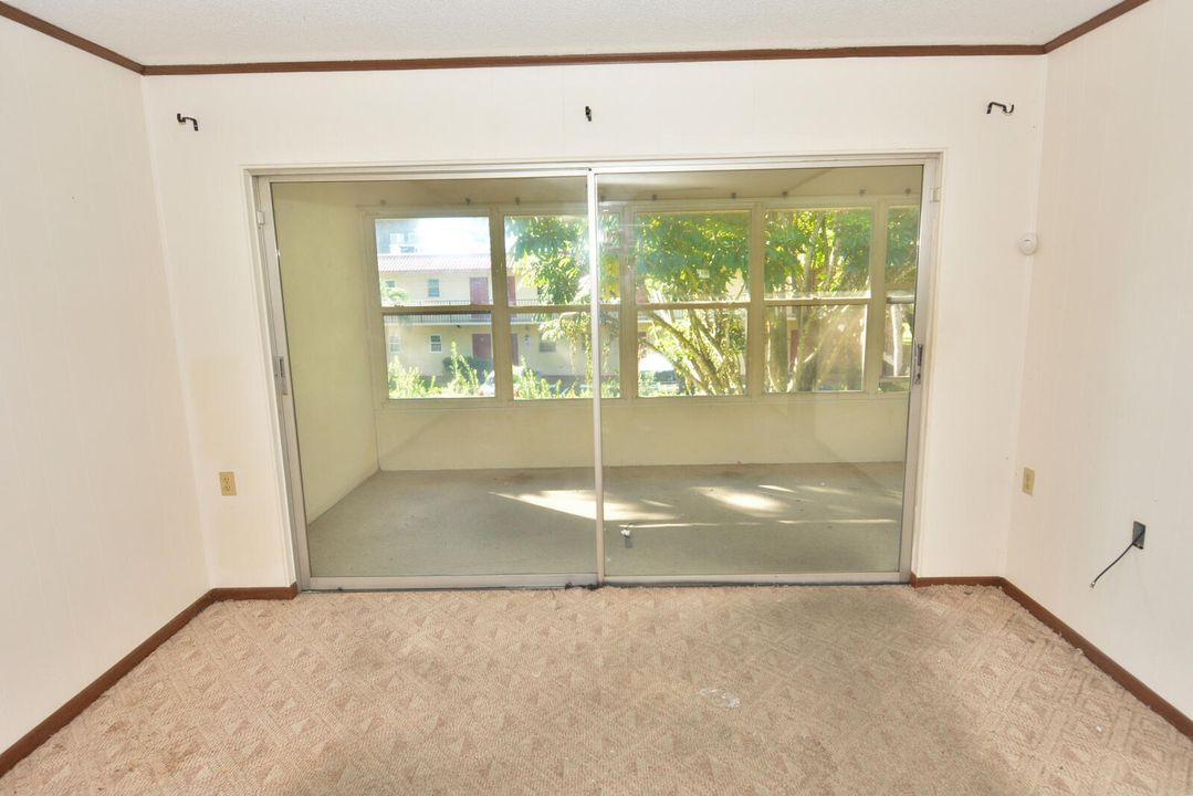 Active With Contract: $139,900 (2 beds, 2 baths, 1032 Square Feet)