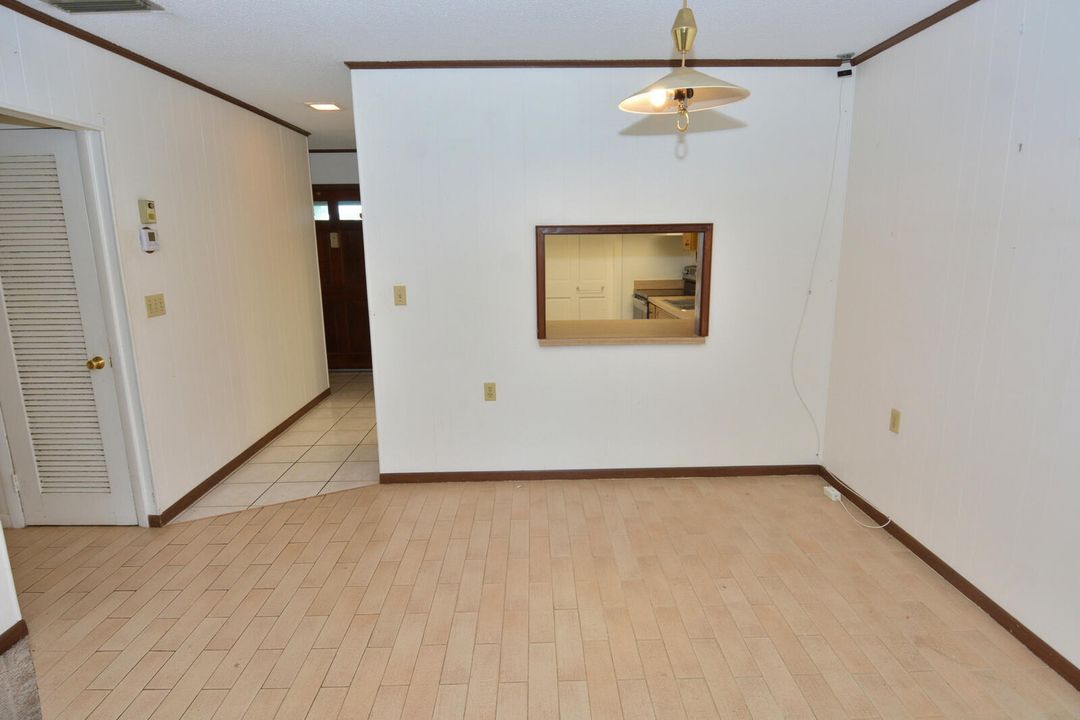 Active With Contract: $139,900 (2 beds, 2 baths, 1032 Square Feet)