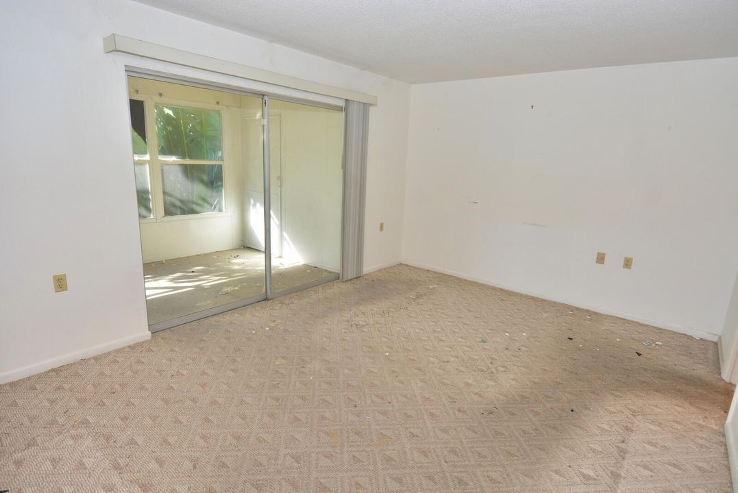 Active With Contract: $139,900 (2 beds, 2 baths, 1032 Square Feet)