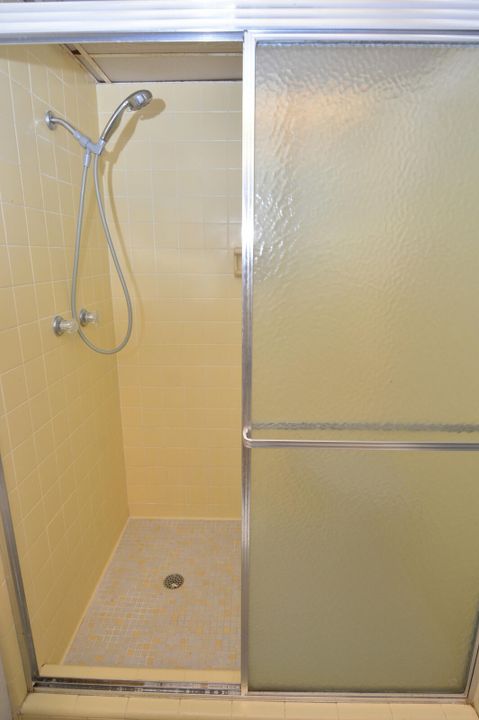 Active With Contract: $139,900 (2 beds, 2 baths, 1032 Square Feet)