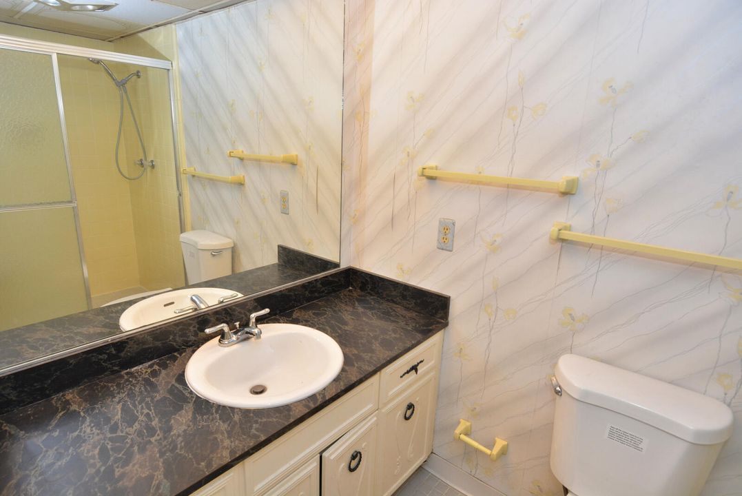 Active With Contract: $139,900 (2 beds, 2 baths, 1032 Square Feet)