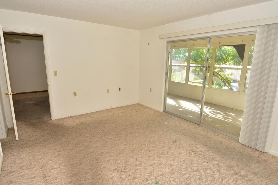 Active With Contract: $139,900 (2 beds, 2 baths, 1032 Square Feet)