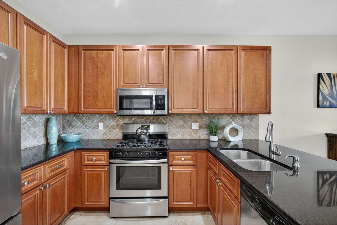 For Rent: $14,000 (4 beds, 3 baths, 2535 Square Feet)