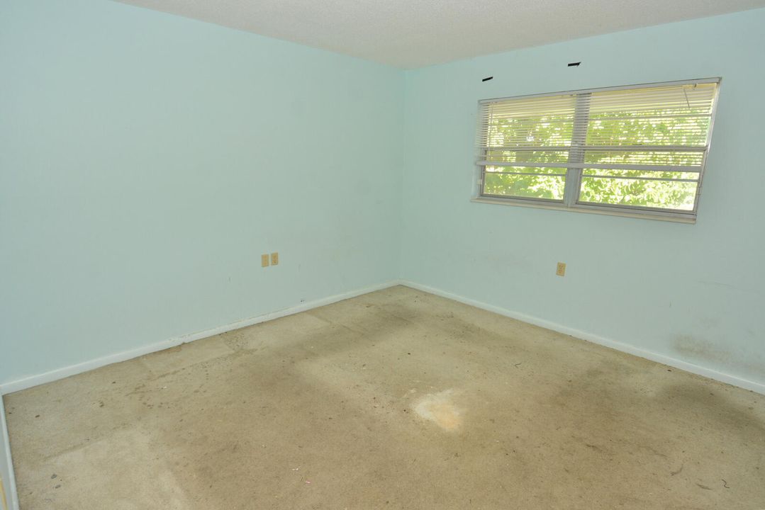 Active With Contract: $139,900 (2 beds, 2 baths, 1032 Square Feet)