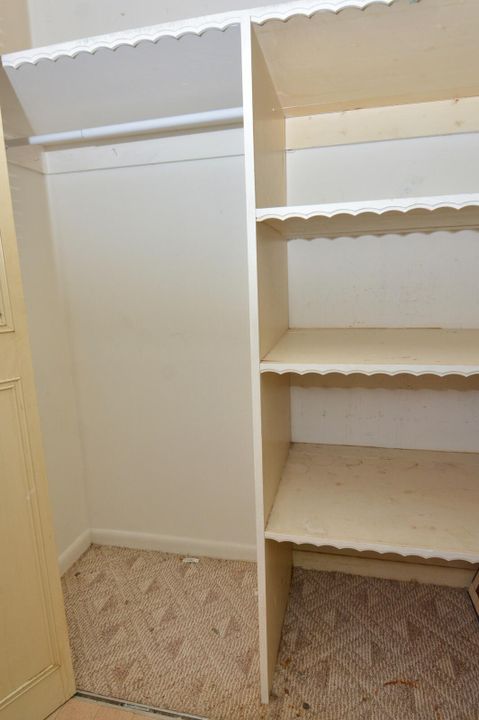 Active With Contract: $139,900 (2 beds, 2 baths, 1032 Square Feet)