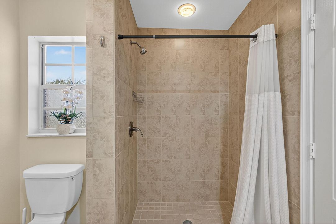 For Rent: $14,000 (4 beds, 3 baths, 2535 Square Feet)