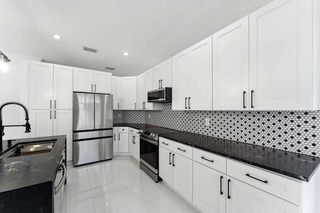 В аренду: $5,000 (4 спален, 2 ванн, 1981 Квадратных фут)