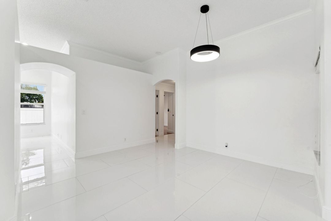 В аренду: $5,000 (4 спален, 2 ванн, 1981 Квадратных фут)