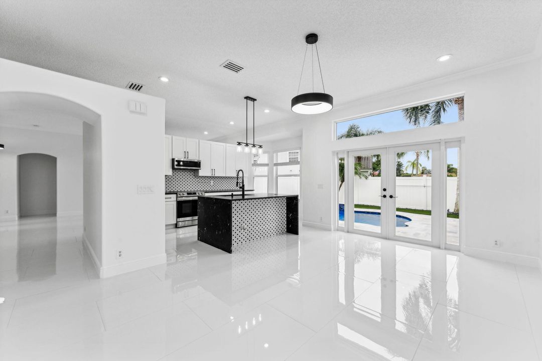 В аренду: $5,000 (4 спален, 2 ванн, 1981 Квадратных фут)