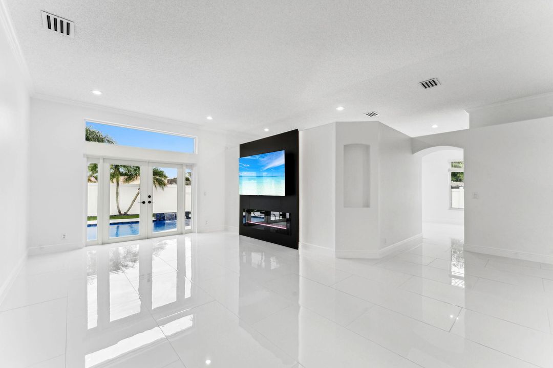 В аренду: $5,000 (4 спален, 2 ванн, 1981 Квадратных фут)