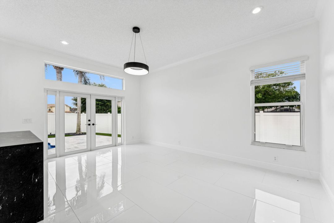 В аренду: $5,000 (4 спален, 2 ванн, 1981 Квадратных фут)