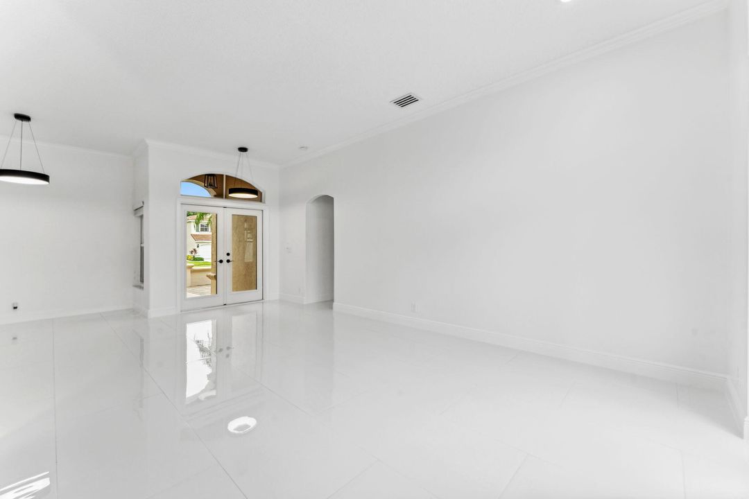 В аренду: $5,000 (4 спален, 2 ванн, 1981 Квадратных фут)