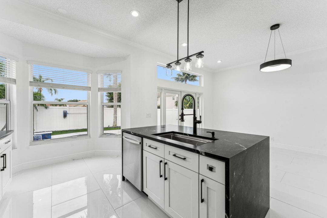 В аренду: $5,000 (4 спален, 2 ванн, 1981 Квадратных фут)