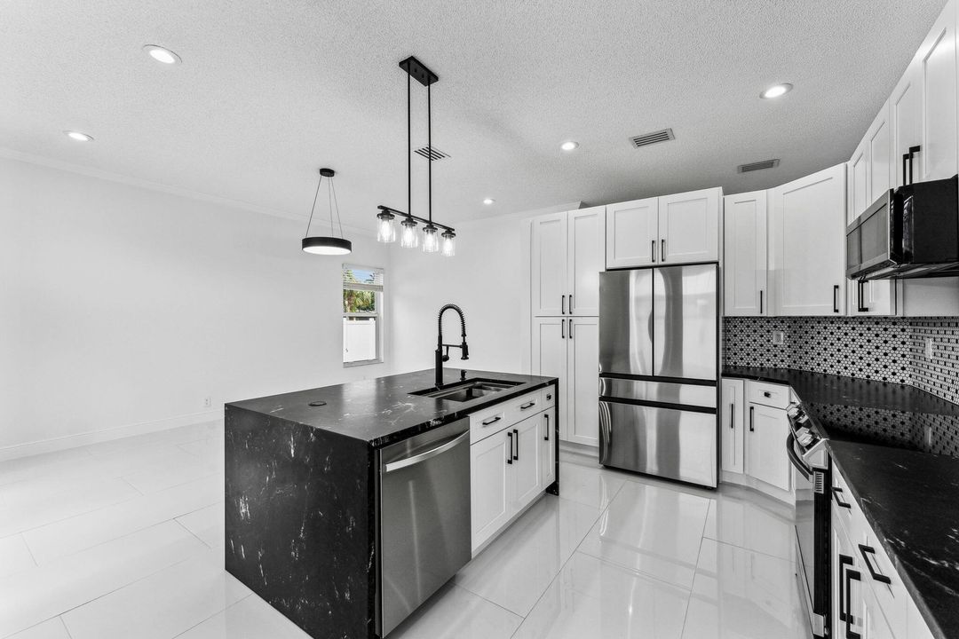 В аренду: $5,000 (4 спален, 2 ванн, 1981 Квадратных фут)