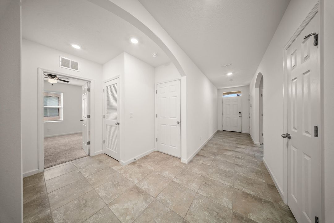 待售: $415,000 (4 贝兹, 2 浴室, 1955 平方英尺)