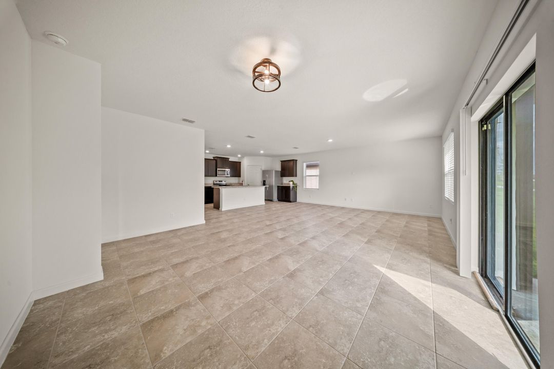 待售: $415,000 (4 贝兹, 2 浴室, 1955 平方英尺)