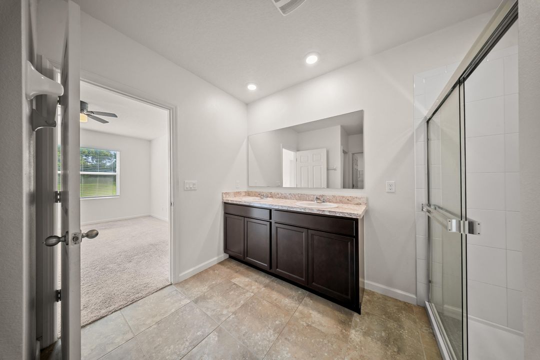 待售: $415,000 (4 贝兹, 2 浴室, 1955 平方英尺)