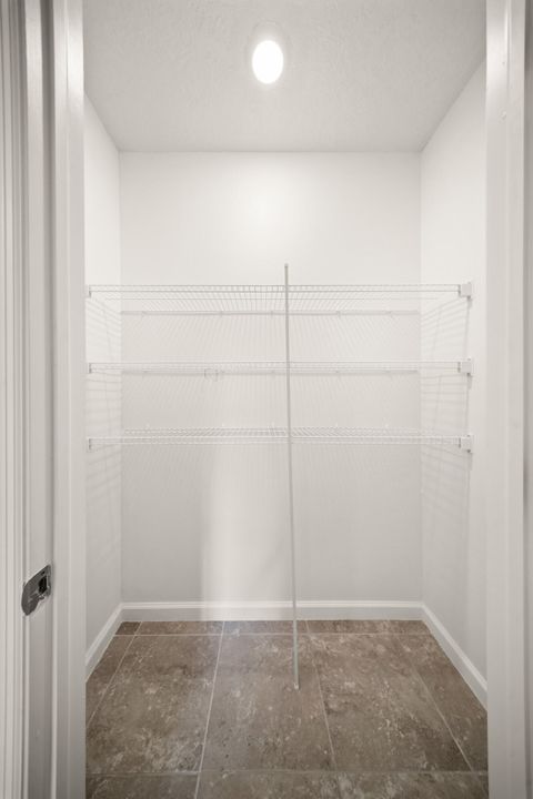 待售: $415,000 (4 贝兹, 2 浴室, 1955 平方英尺)