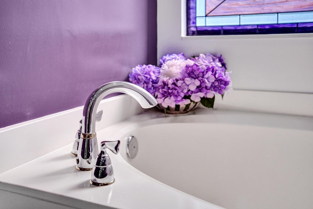 Active With Contract: $995,000 (3 beds, 3 baths, 2042 Square Feet)