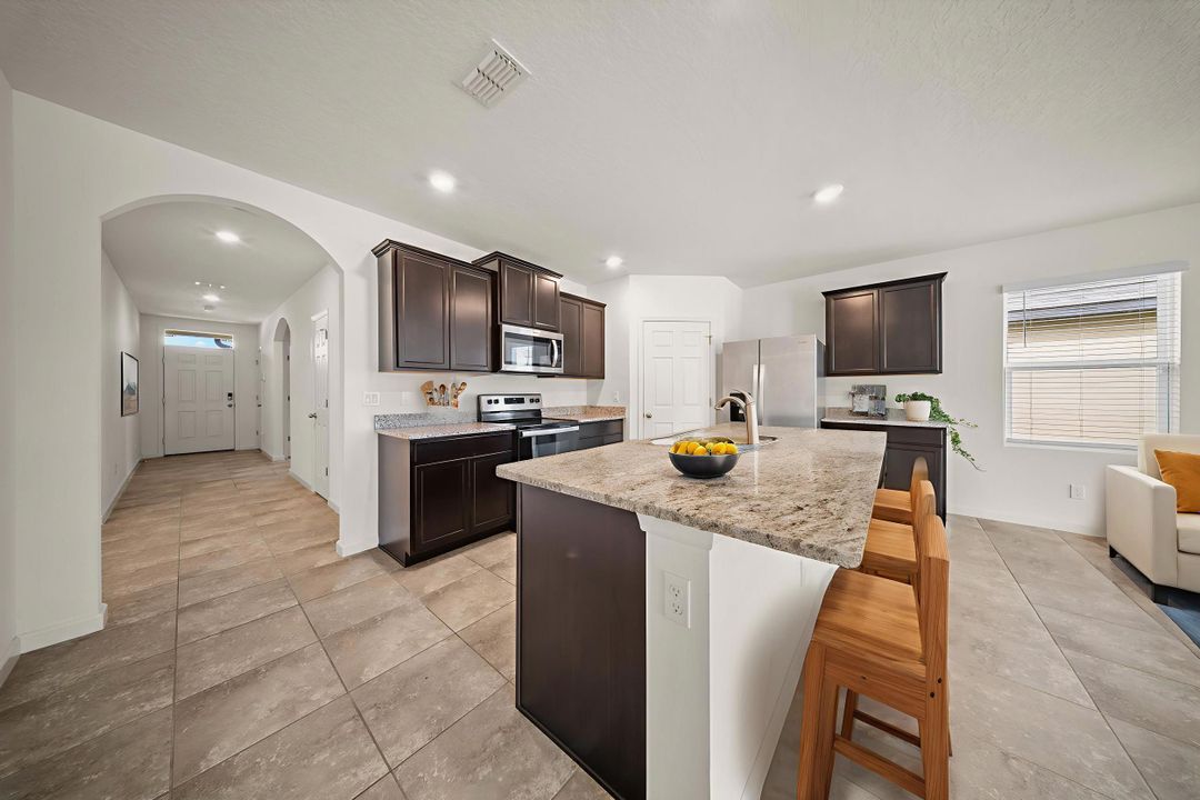 待售: $415,000 (4 贝兹, 2 浴室, 1955 平方英尺)