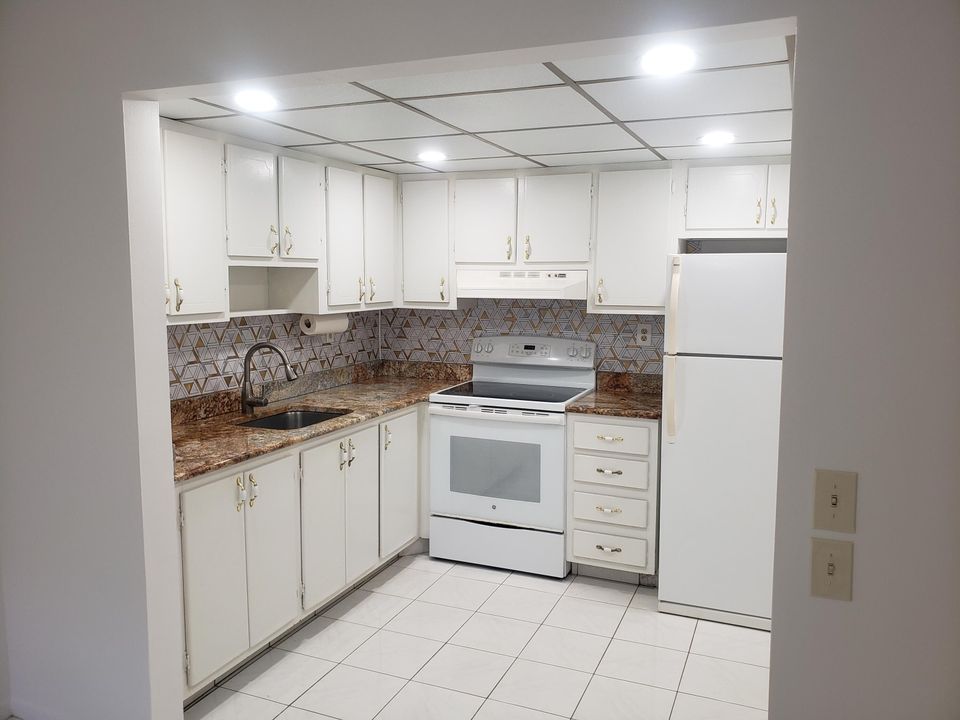 待售: $92,000 (1 贝兹, 1 浴室, 760 平方英尺)