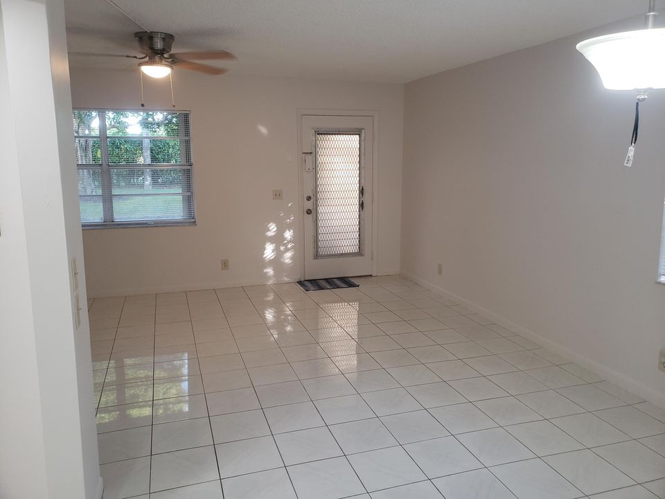 待售: $92,000 (1 贝兹, 1 浴室, 760 平方英尺)