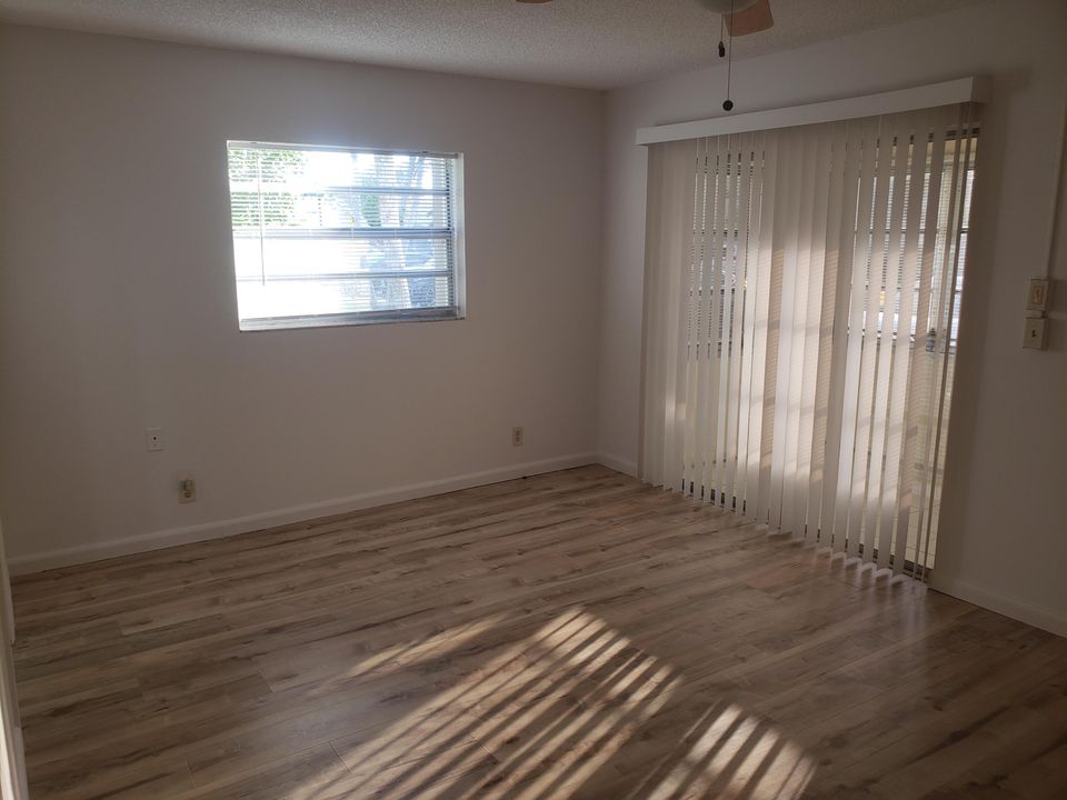 待售: $92,000 (1 贝兹, 1 浴室, 760 平方英尺)