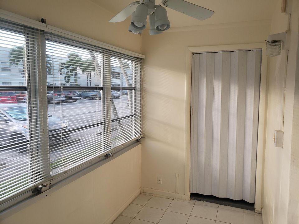 待售: $92,000 (1 贝兹, 1 浴室, 760 平方英尺)