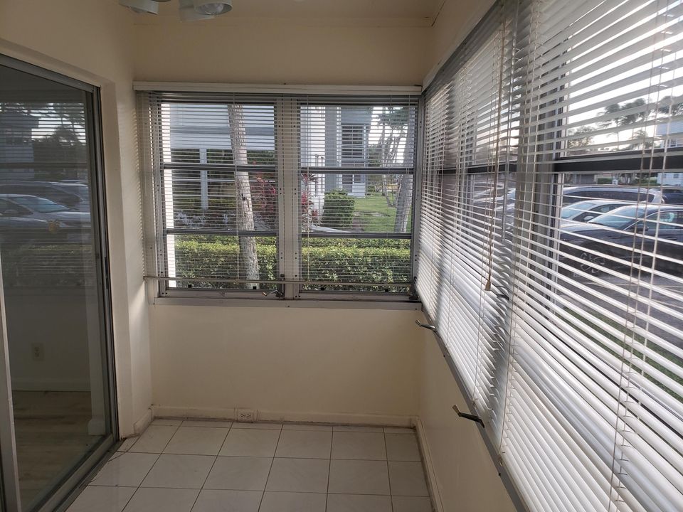 待售: $92,000 (1 贝兹, 1 浴室, 760 平方英尺)