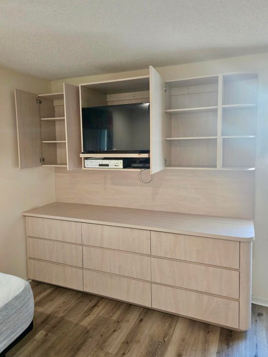 For Sale: $379,000 (2 beds, 2 baths, 1310 Square Feet)