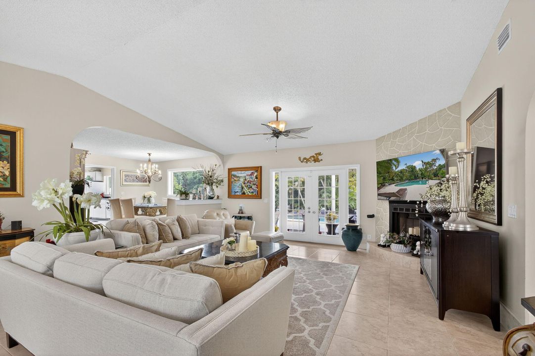 For Sale: $1,259,900 (4 beds, 2 baths, 2780 Square Feet)