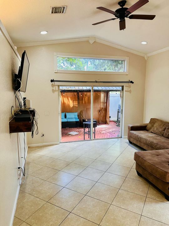 For Sale: $498,000 (4 beds, 2 baths, 1722 Square Feet)