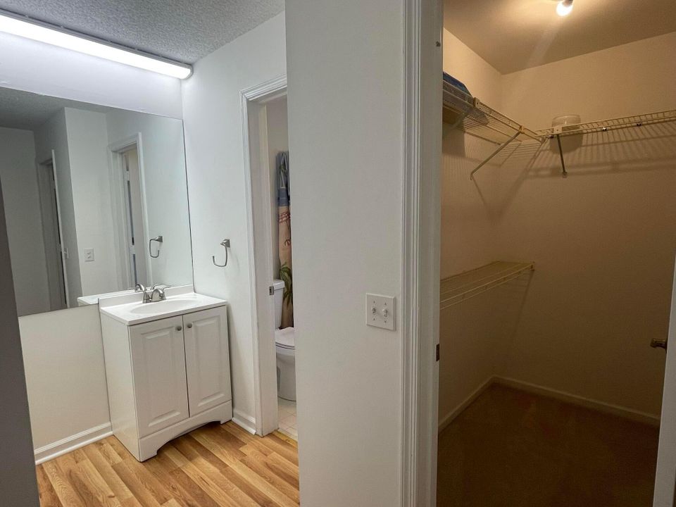 出租: $2,300 (2 贝兹, 2 浴室, 1400 平方英尺)