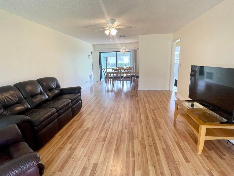 出租: $2,300 (2 贝兹, 2 浴室, 1400 平方英尺)