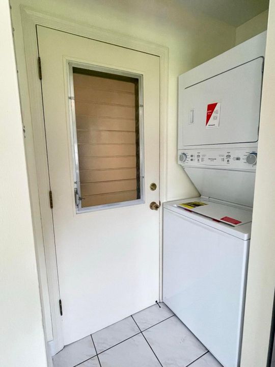 出租: $2,300 (2 贝兹, 2 浴室, 1400 平方英尺)