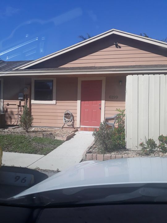 待售: $270,000 (2 贝兹, 2 浴室, 950 平方英尺)