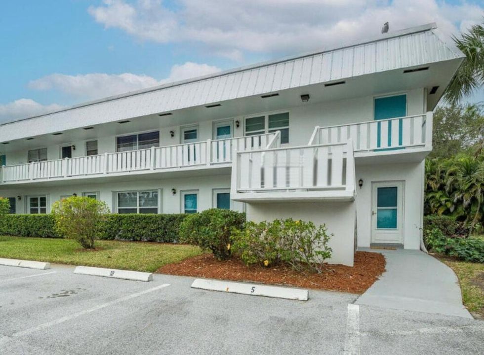 Recently Sold: $244,500 (2 beds, 2 baths, 1005 Square Feet)