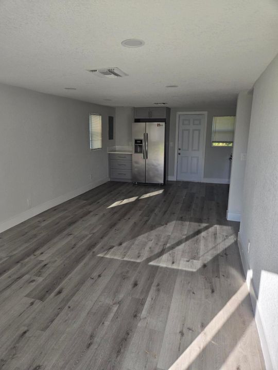 出租: $1,700 (3 贝兹, 1 浴室, 800 平方英尺)