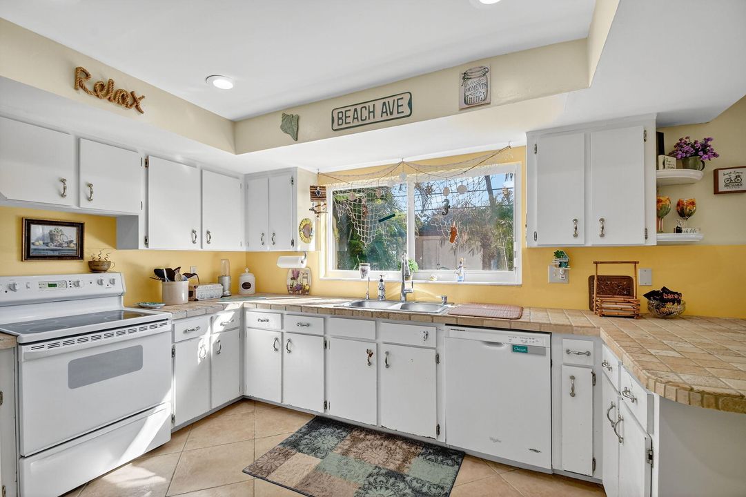 Active With Contract: $649,999 (3 beds, 2 baths, 1651 Square Feet)