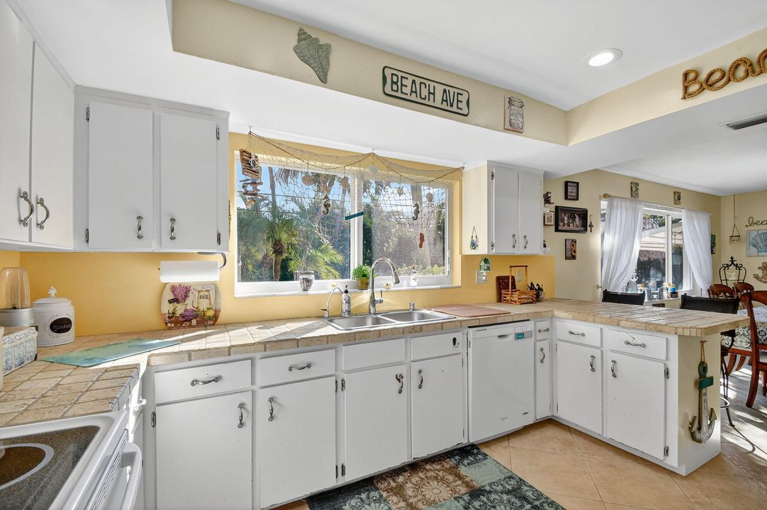 Active With Contract: $649,999 (3 beds, 2 baths, 1651 Square Feet)