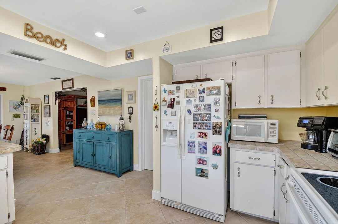 Active With Contract: $649,999 (3 beds, 2 baths, 1651 Square Feet)