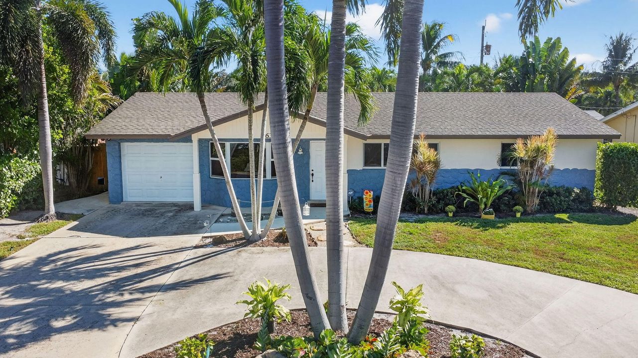 Active With Contract: $649,999 (3 beds, 2 baths, 1651 Square Feet)