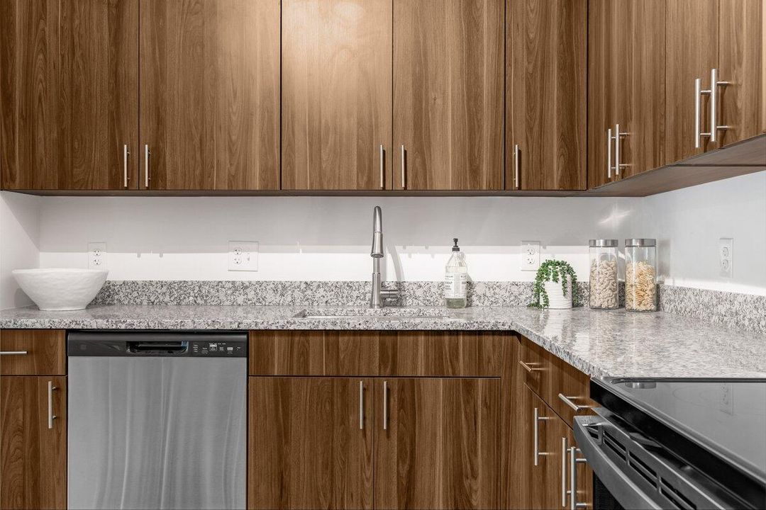 出租: $2,150 (2 贝兹, 2 浴室, 1100 平方英尺)