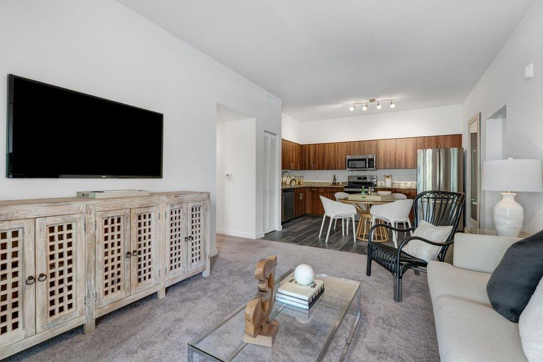 出租: $2,150 (2 贝兹, 2 浴室, 1100 平方英尺)