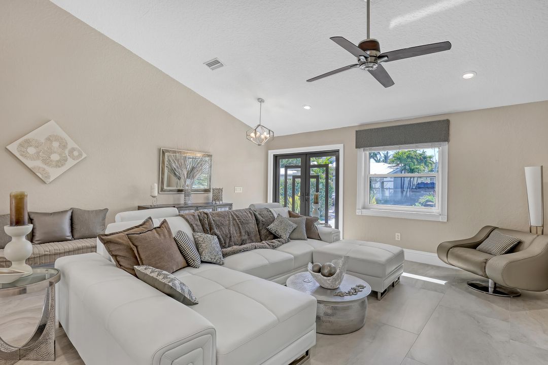 En Venta: $2,700,000 (3 camas, 2 baños, 2735 Pies cuadrados)