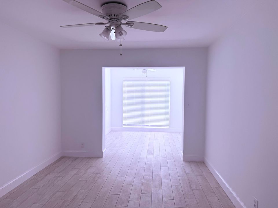 出租: $2,000 (2 贝兹, 1 浴室, 961 平方英尺)