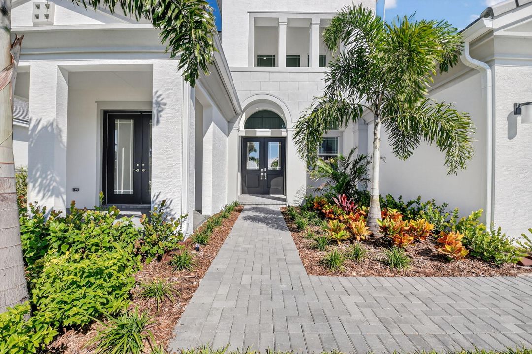 For Rent: $5,300 (5 beds, 4 baths, 4099 Square Feet)