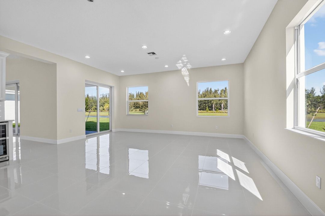 For Rent: $5,300 (5 beds, 4 baths, 4099 Square Feet)